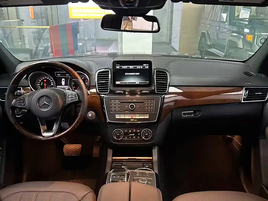 Mercedes-Benz GLS — фото 6