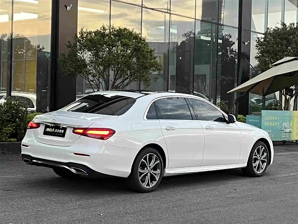 Mercedes-Benz E-Class — фото 10