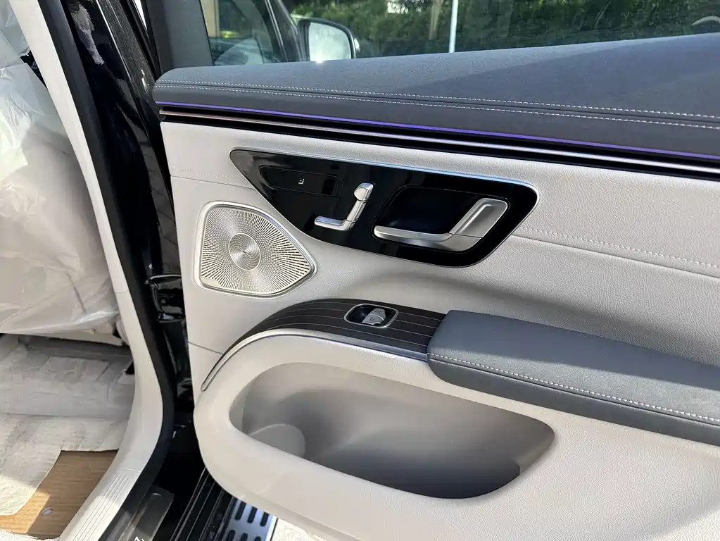 Mercedes-Benz EQS SUV — фото 13