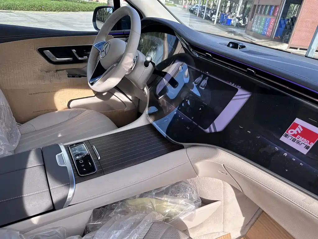 Mercedes-Benz EQS SUV — фото 14