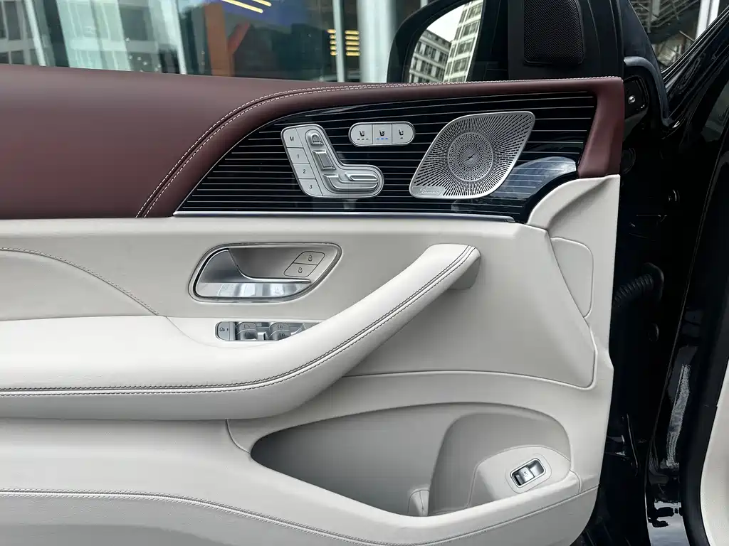Mercedes-Benz GLS — фото 15
