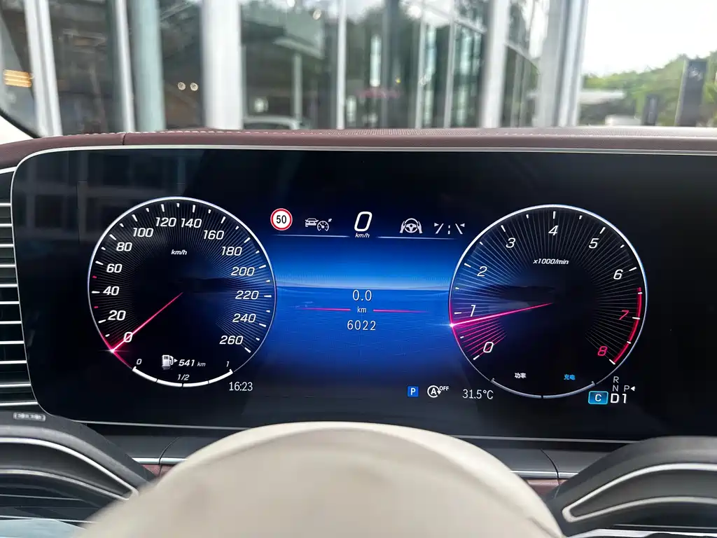 Mercedes-Benz GLS — фото 10