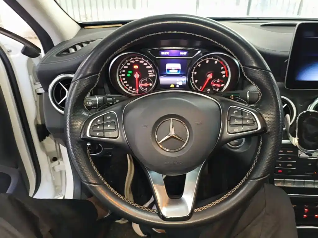 Mercedes-Benz GLA — фото 11