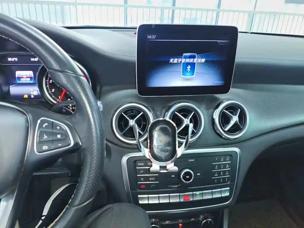 Mercedes-Benz GLA — фото 13