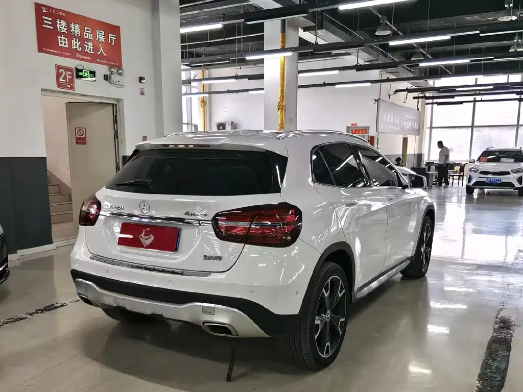 Mercedes-Benz GLA — фото 9