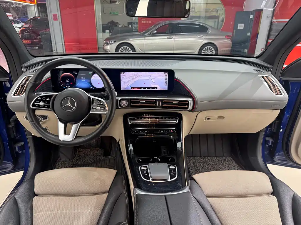 Mercedes-Benz EQC — фото 11