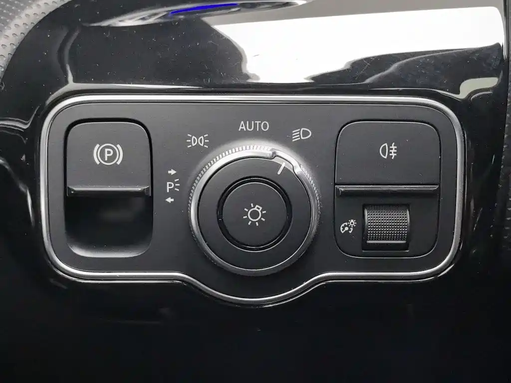 Mercedes-Benz CLA (Import) — фото 21
