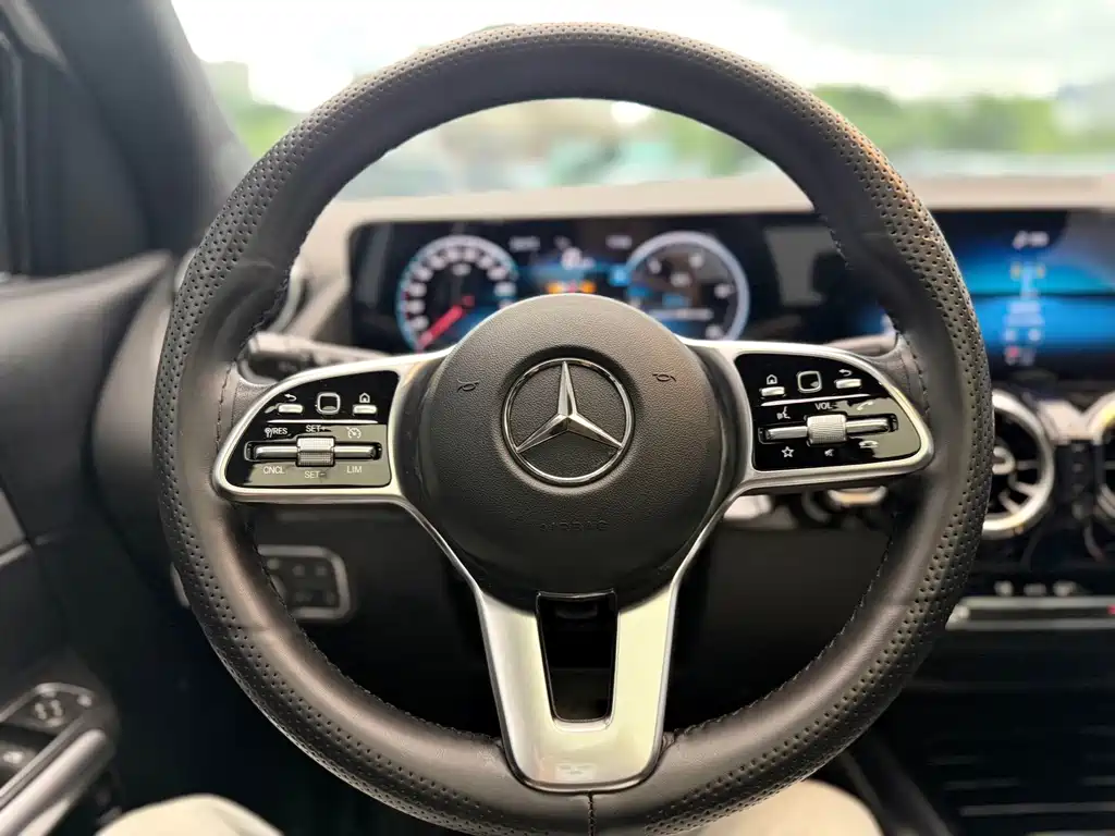 Mercedes-Benz GLA — фото 10