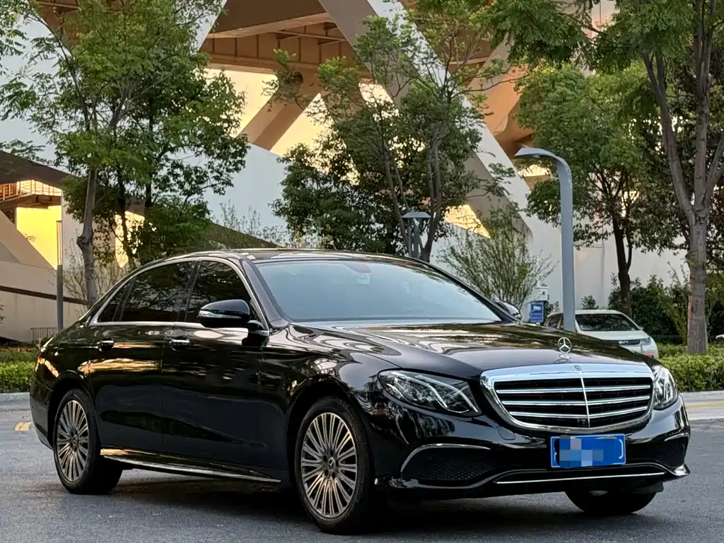 Mercedes-Benz E-Class — фото 3