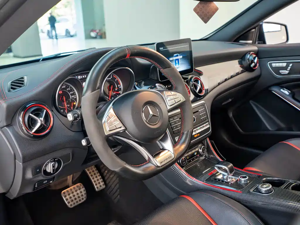 Mercedes-Benz CLA AMG — фото 9