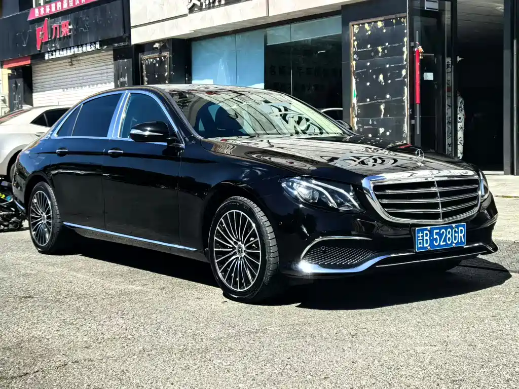 Mercedes-Benz E-Class — фото 3