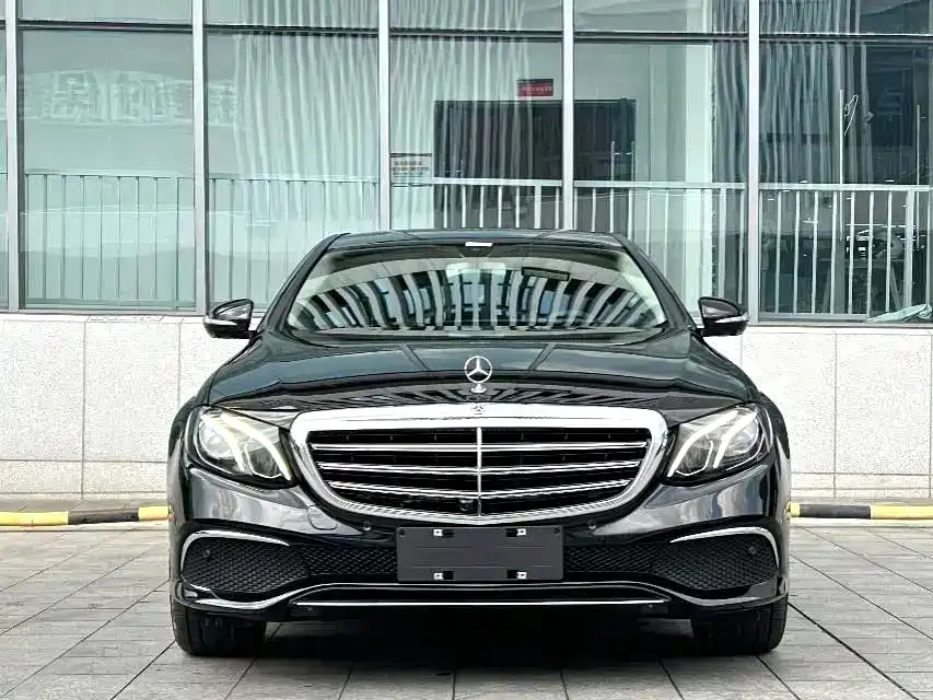 Mercedes-Benz E-Class — фото 2