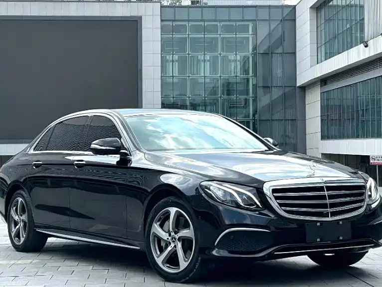 Mercedes-Benz E-Class — фото 3