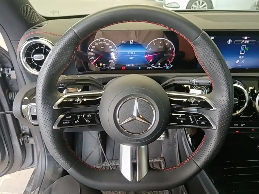 Mercedes-Benz CLA (Import) — фото 11