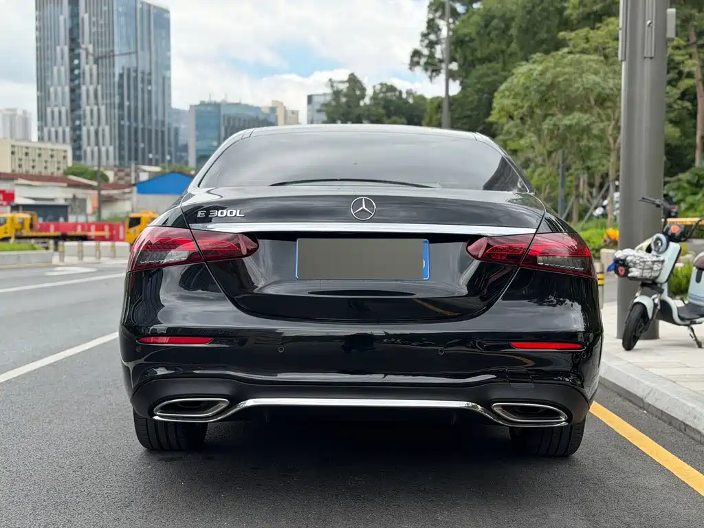 Mercedes-Benz E-Class — фото 13