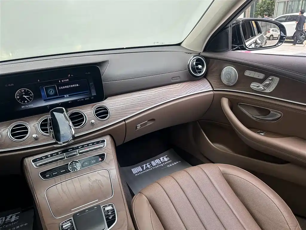 Mercedes-Benz E-Class — фото 11