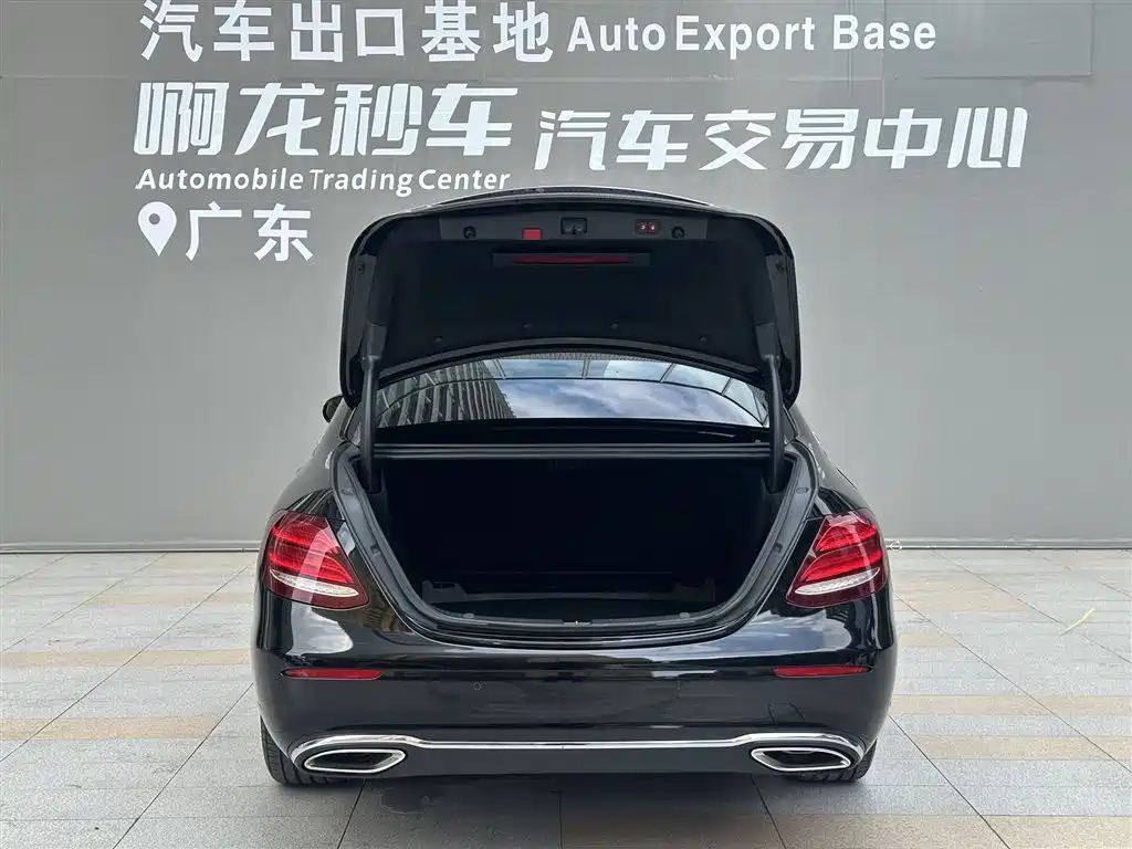 Mercedes-Benz E-Class — фото 14