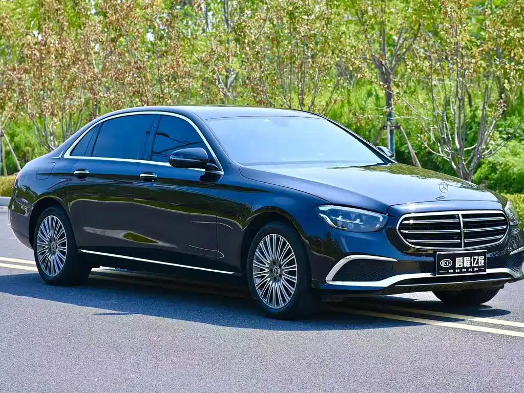 Mercedes-Benz E-Class — фото 3