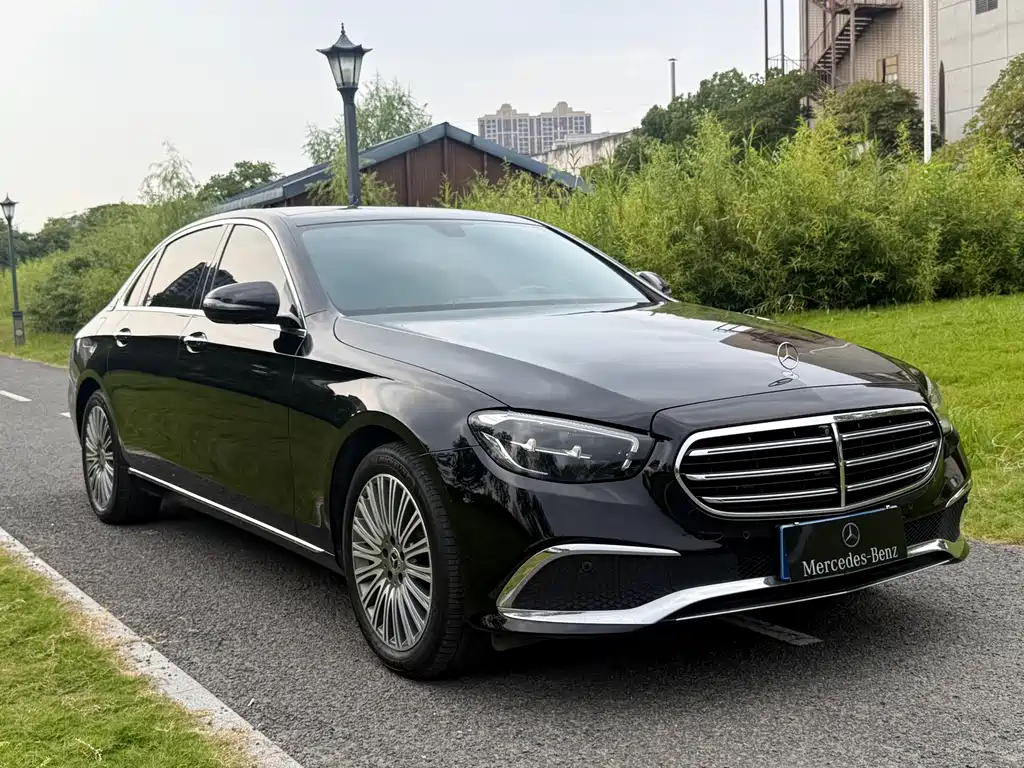 Mercedes-Benz E-Class — фото 3