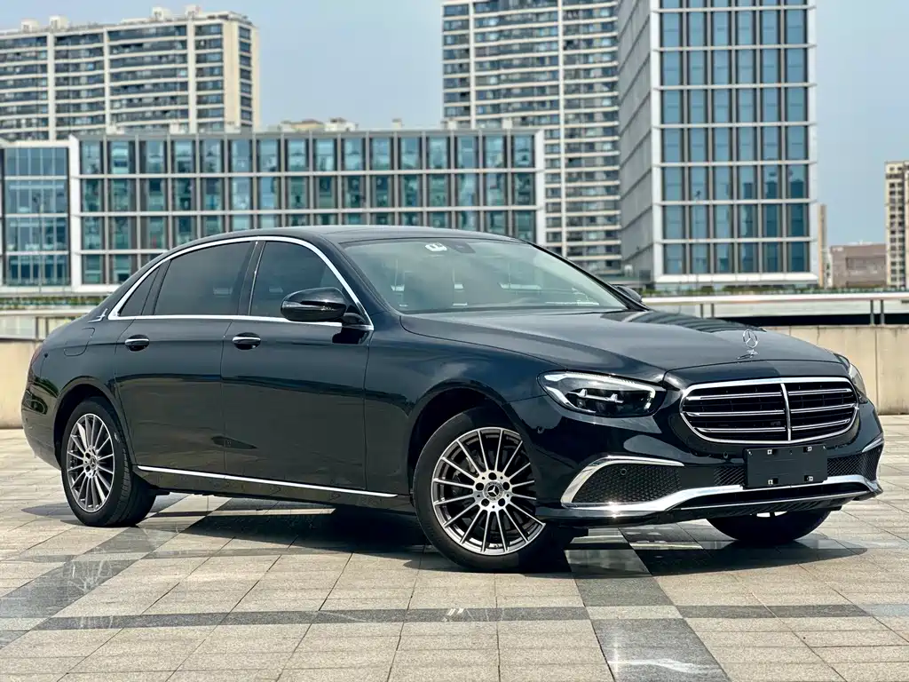 Mercedes-Benz E-Class — фото 2