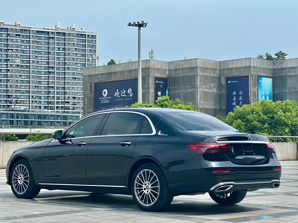 Mercedes-Benz E-Class — фото 13