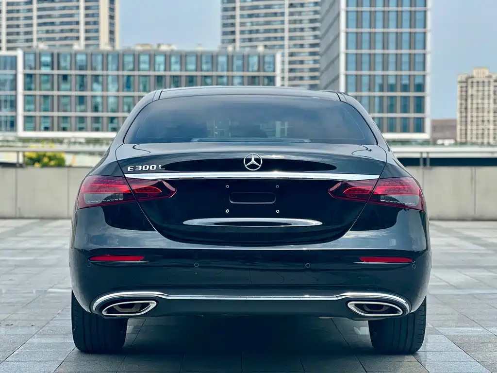 Mercedes-Benz E-Class — фото 14