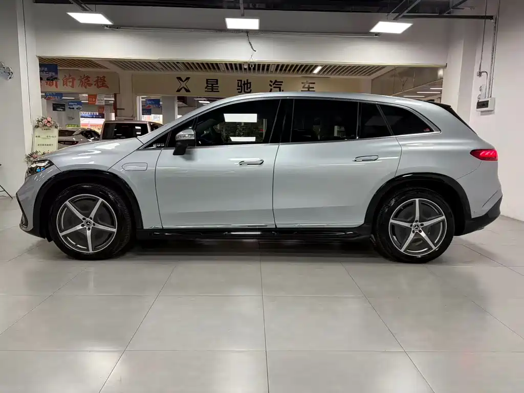 Mercedes-Benz EQS SUV — фото 3