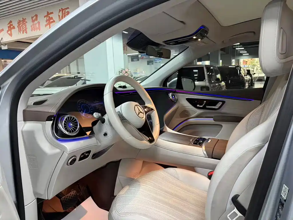 Mercedes-Benz EQS SUV — фото 6