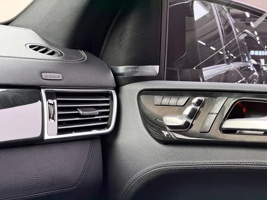 Mercedes-Benz GLS AMG — фото 10