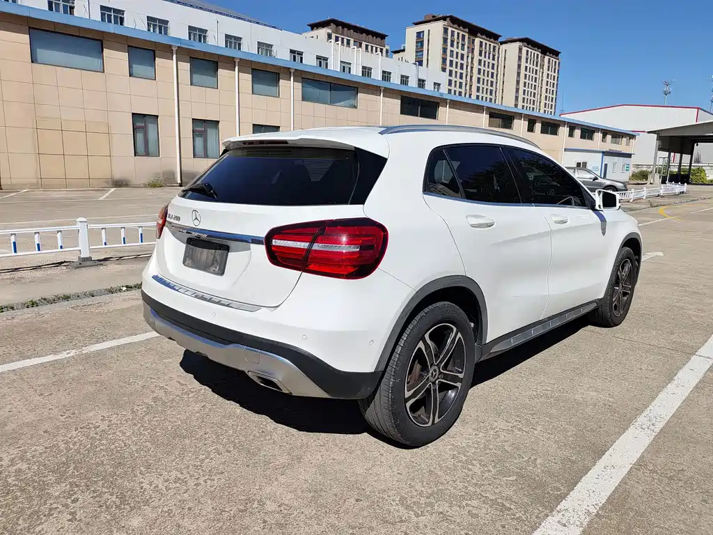 Mercedes-Benz GLA — фото 6