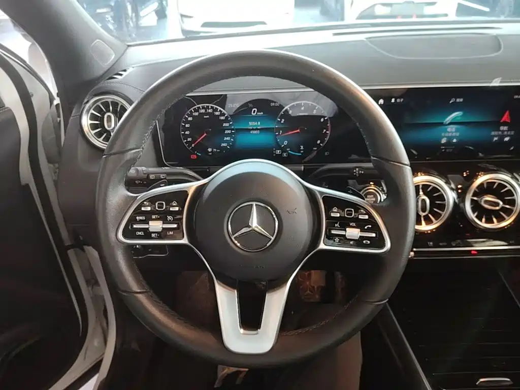 Mercedes-Benz GLA — фото 11