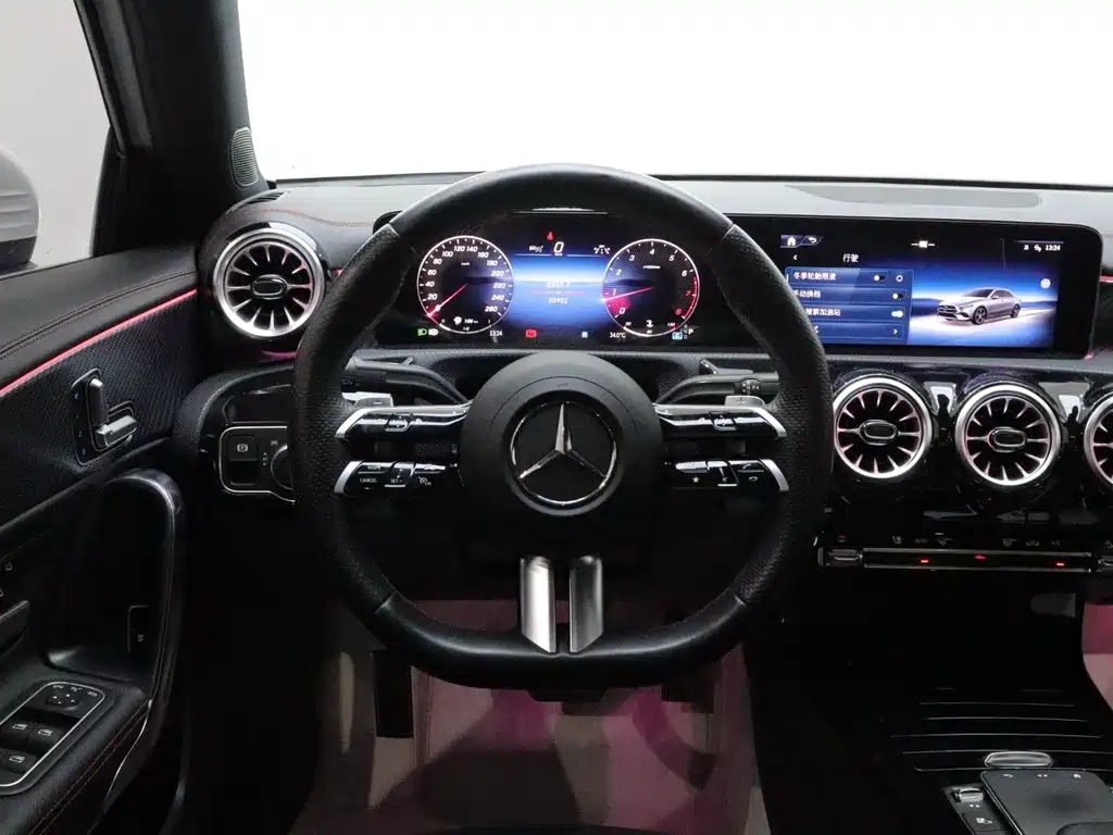Mercedes-Benz A-Class — фото 16