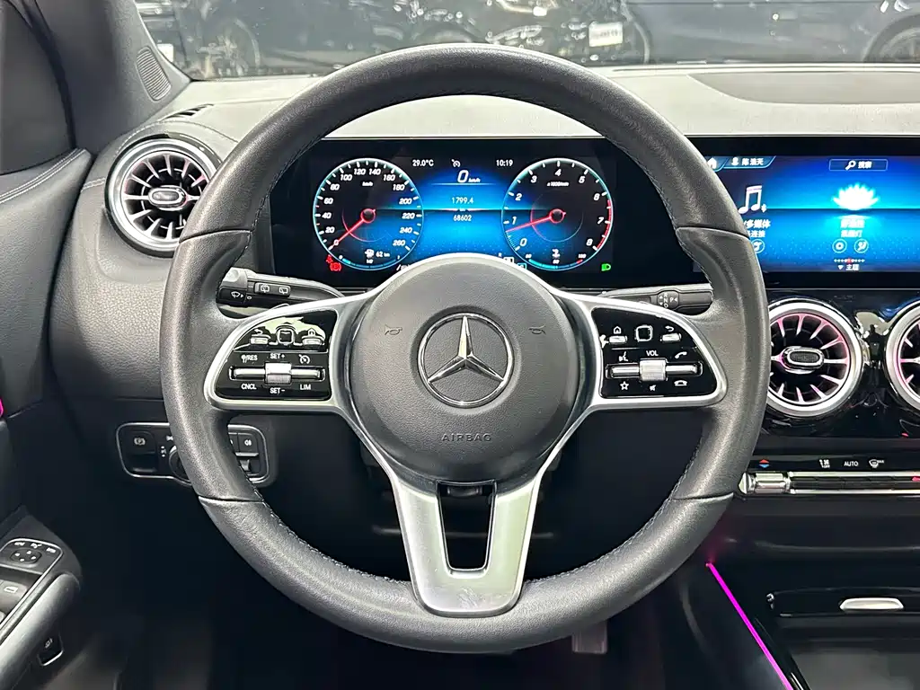 Mercedes-Benz GLA — фото 16
