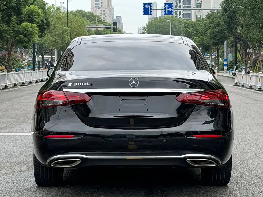 Mercedes-Benz E-Class — фото 16