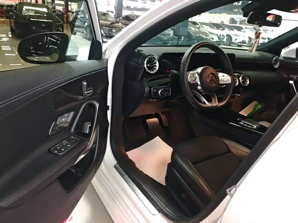 Mercedes-Benz A-Class — фото 16
