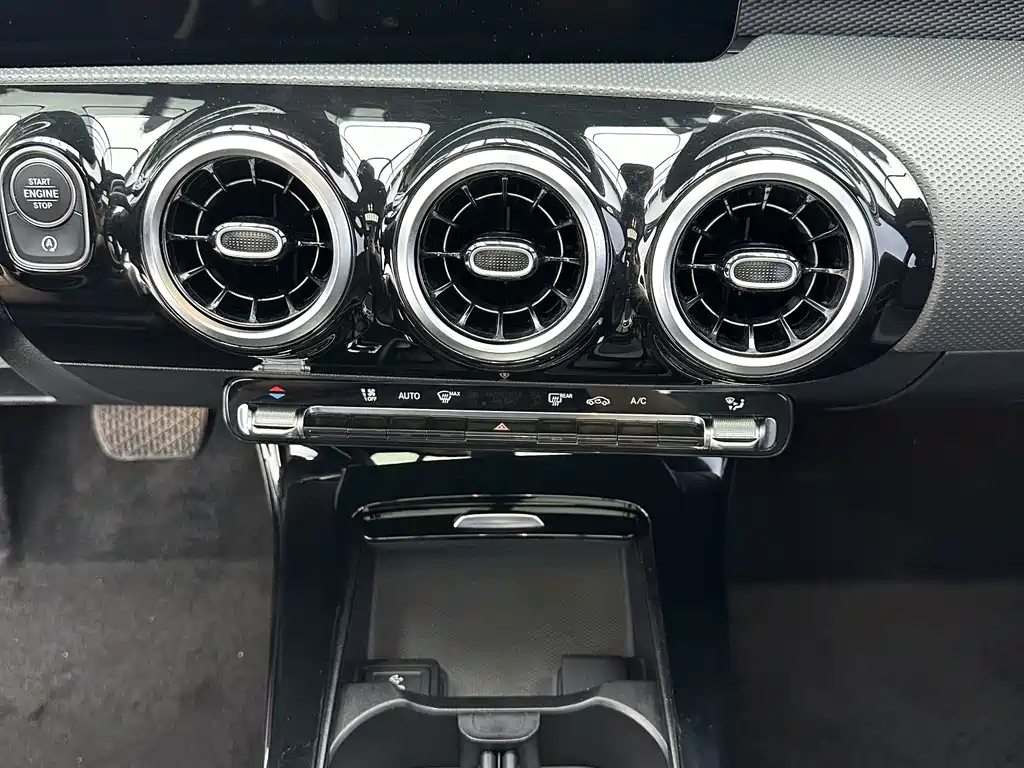 Mercedes-Benz A-Class — фото 15