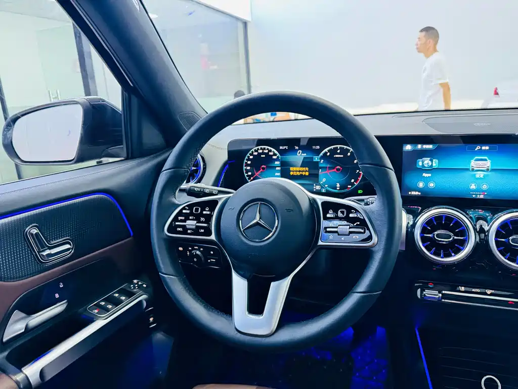 Mercedes-Benz GLB — фото 13