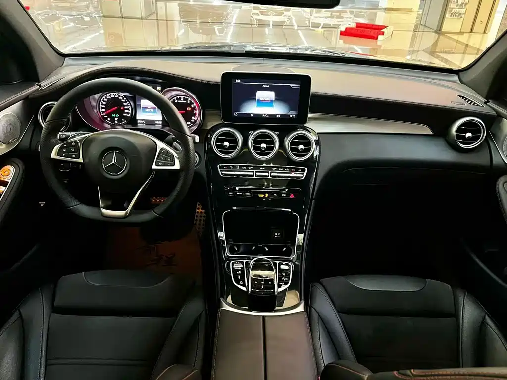 Mercedes-Benz GLC AMG — фото 7