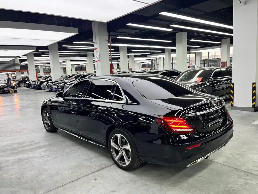 Mercedes-Benz E-Class — фото 10