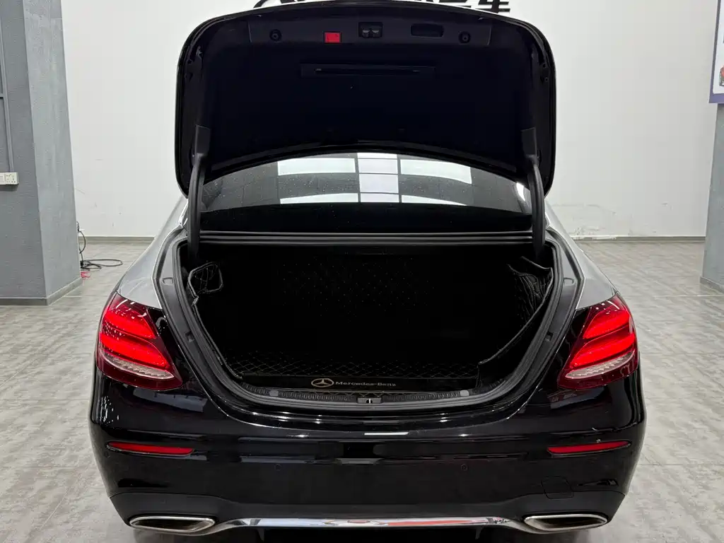 Mercedes-Benz E-Class — фото 16