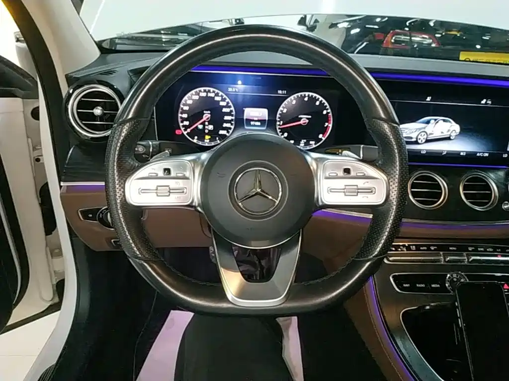 Mercedes-Benz E-Class — фото 11