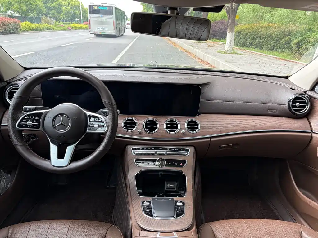 Mercedes-Benz E-Class — фото 10