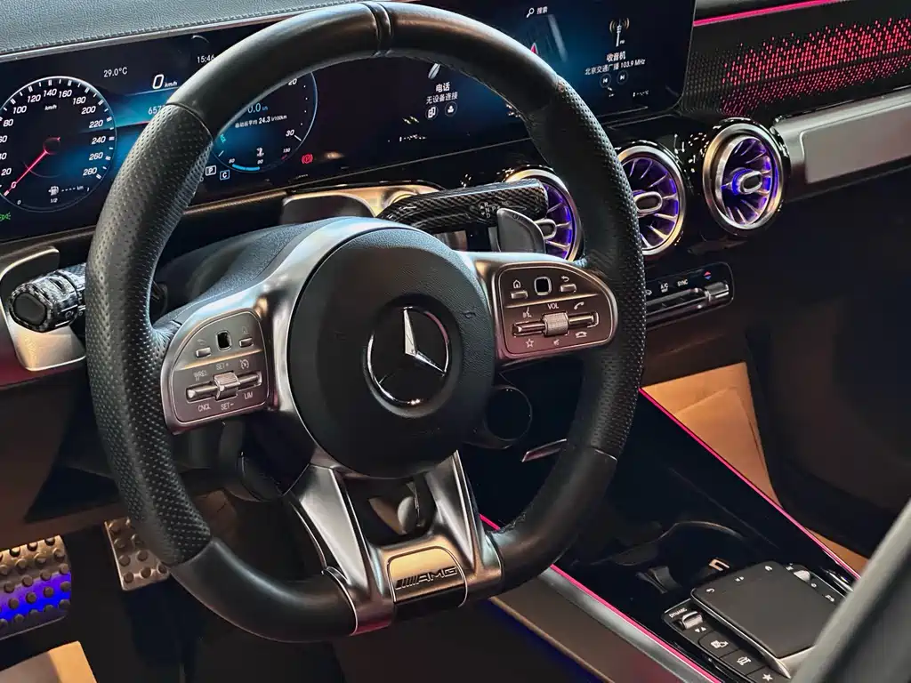 Mercedes-Benz GLB AMG — фото 6