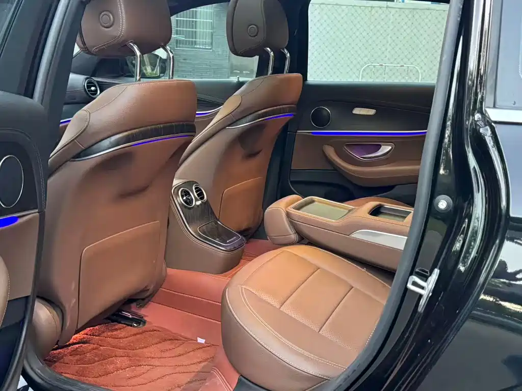 Mercedes-Benz E-Class — фото 6