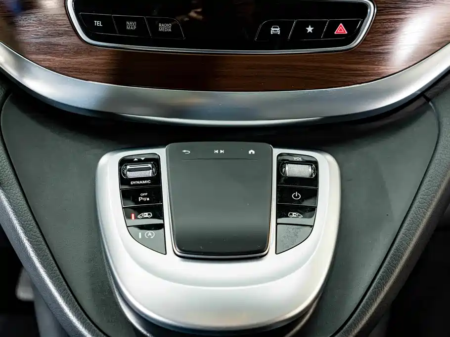 Mercedes-Benz V-Class — фото 14