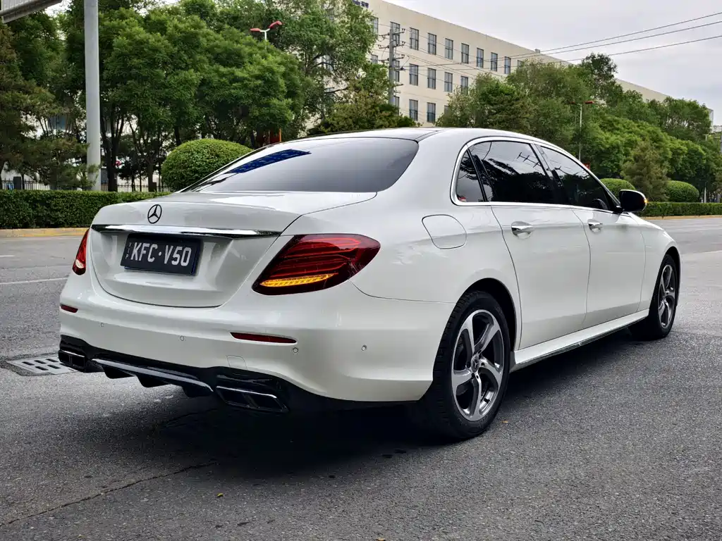 Mercedes-Benz E-Class — фото 6