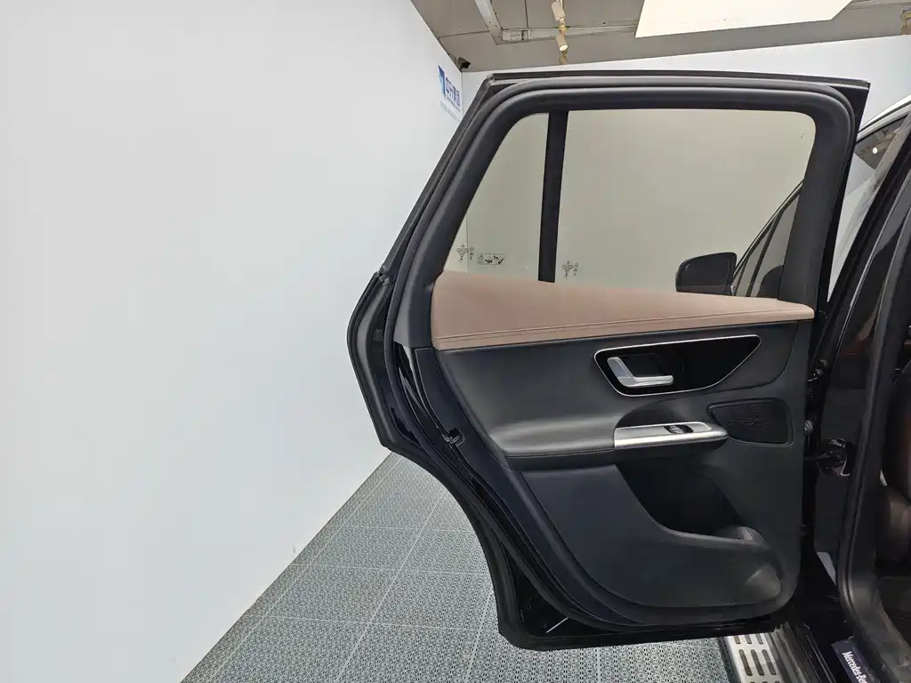 Mercedes-Benz EQE SUV — фото 14