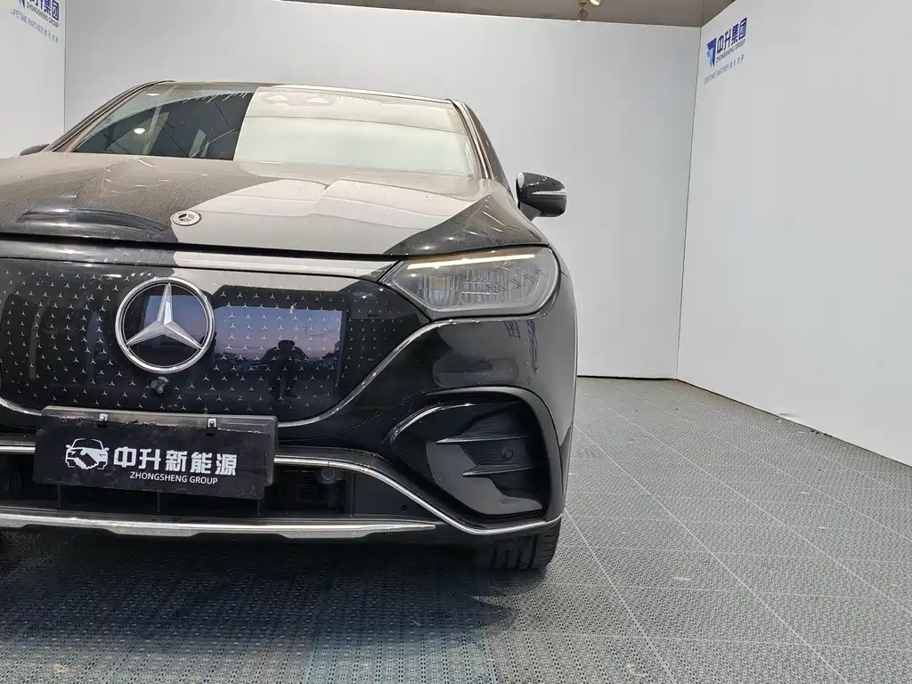 Mercedes-Benz EQE SUV — фото 19