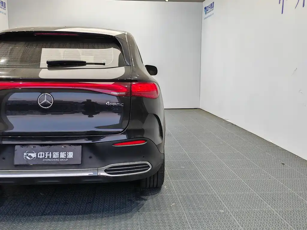 Mercedes-Benz EQE SUV — фото 20