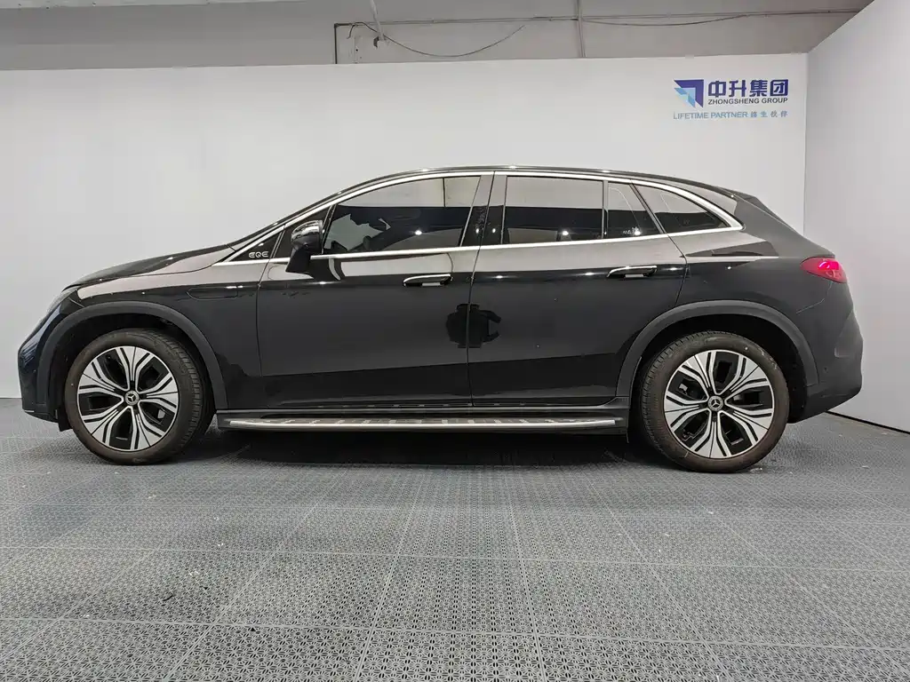 Mercedes-Benz EQE SUV — фото 7